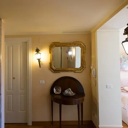 Antica Maison לינה וארוחת בוקר 4*